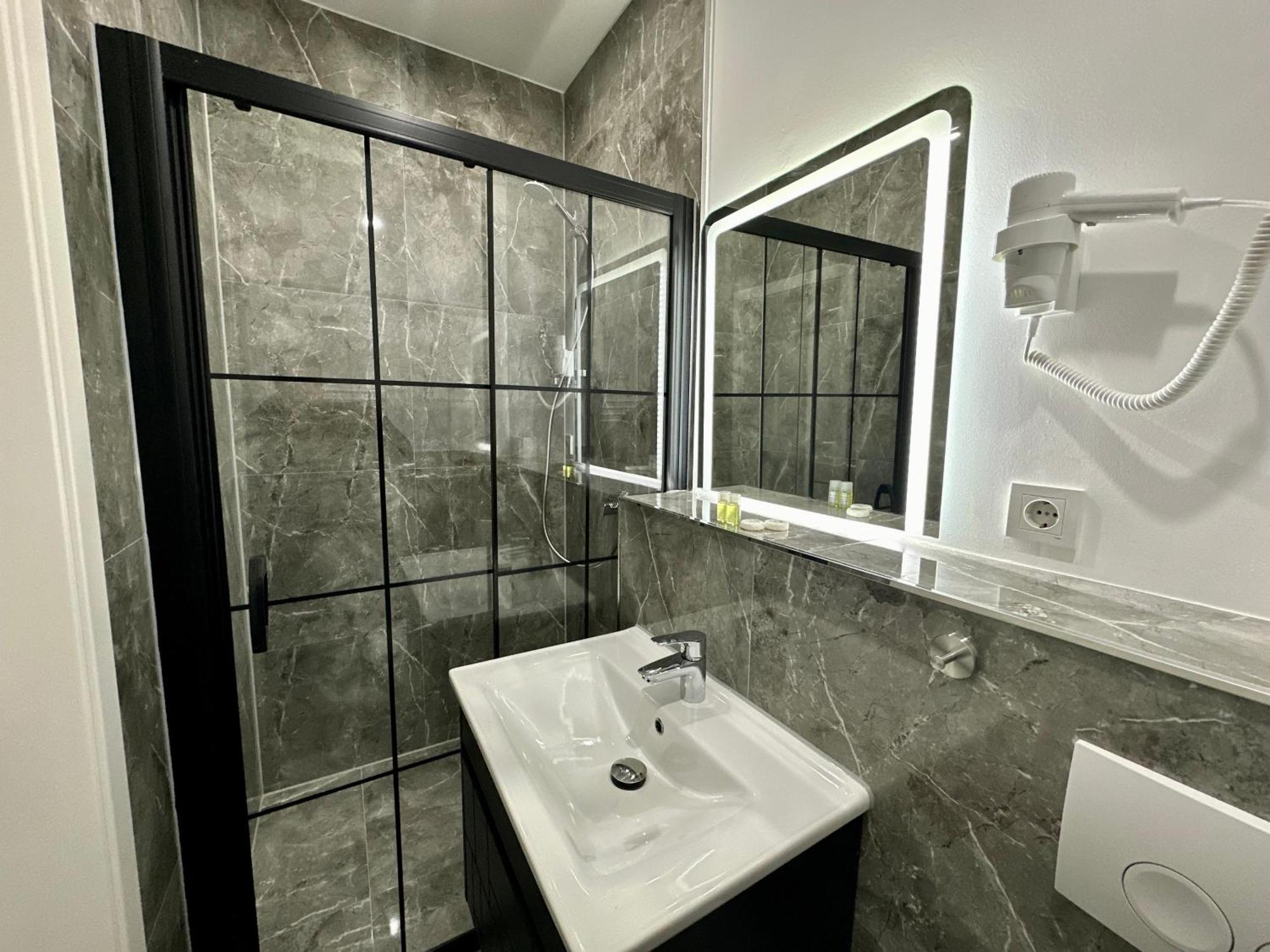 Durmaz Hotel Hannover Buitenkant foto